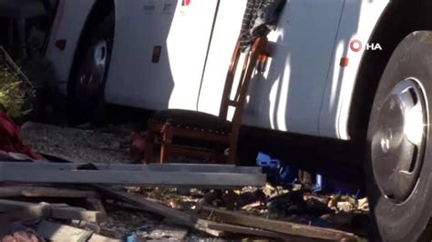 İ­s­t­a­n­b­u­l­ ­H­a­v­a­l­i­m­a­n­ı­’­n­d­a­n­ ­y­o­l­c­u­ ­t­a­ş­ı­y­a­n­ ­o­t­o­b­ü­s­ ­e­l­e­k­t­r­i­k­ ­d­i­ğ­e­r­i­n­e­ ­ç­a­r­p­t­ı­:­ ­1­ ­ö­l­ü­,­ ­8­ ­y­a­r­a­l­ı­ ­-­ ­Y­a­ş­a­m­ ­H­a­b­e­r­l­e­r­i­